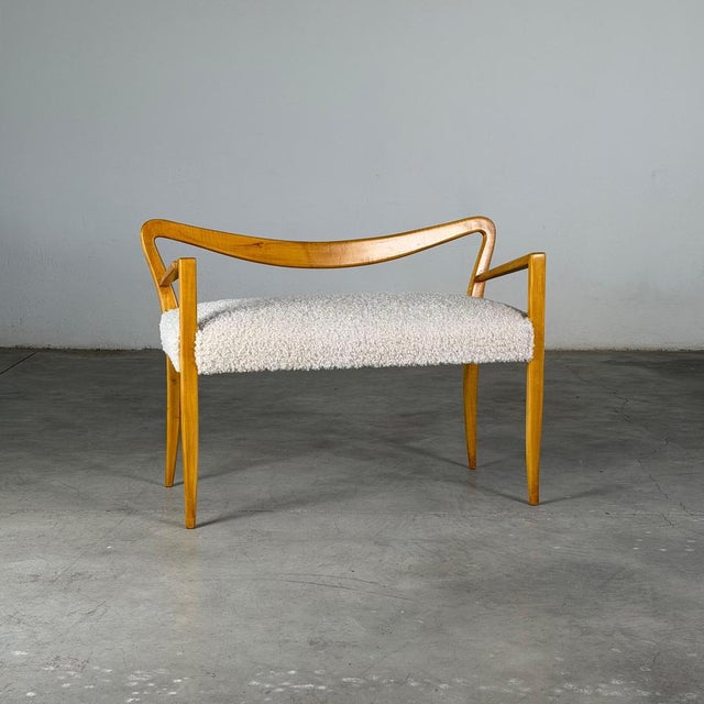 A refined Italian bench attributed to Guglielmo Ulrich, dating to the 1940s, embodying the designer’s distinctive balance...