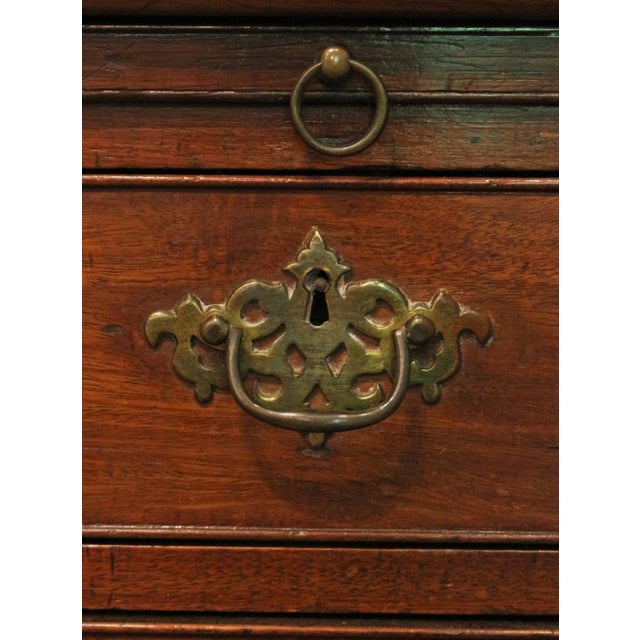 Circa 1765 English Georgian Period Bachelor's Chest of Drawers For Sale In Raleigh - Image 6 of 8