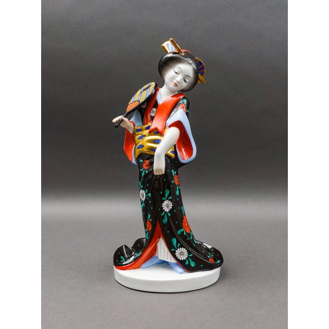Herend Hungary Large Geisha Girl #5660 Black Kimono Porcelain Figurine. Measures approximately 6 1/4" long, 4 1/8" wide,...
