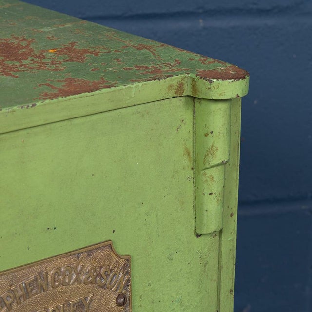 20th Century English Cast Iron Fireproof Safe by Stephen Cox & Son, Sedgley, 1930 For Sale - Image 14 of 15