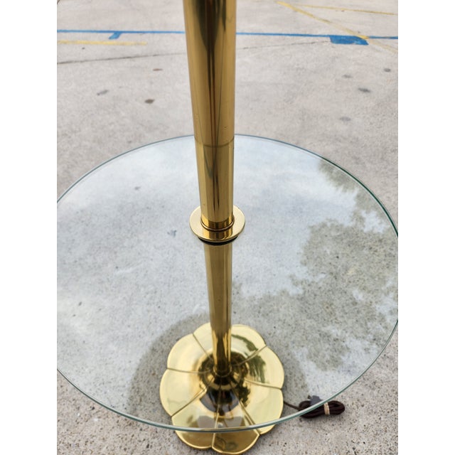Vintage Stiffel Model #3622 (Mcm) Brass Lotus Lily Parzinger Floor Lamp Featuring Integrated Glass End Table For Sale - Image 17 of 17