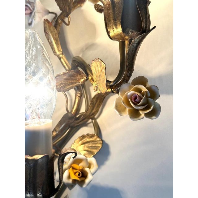 1940s Vintage Italian Mirrored Gilt Metal and Porcelain Rose Sconces, 1940s, Set of 2 For Sale - Image 5 of 18