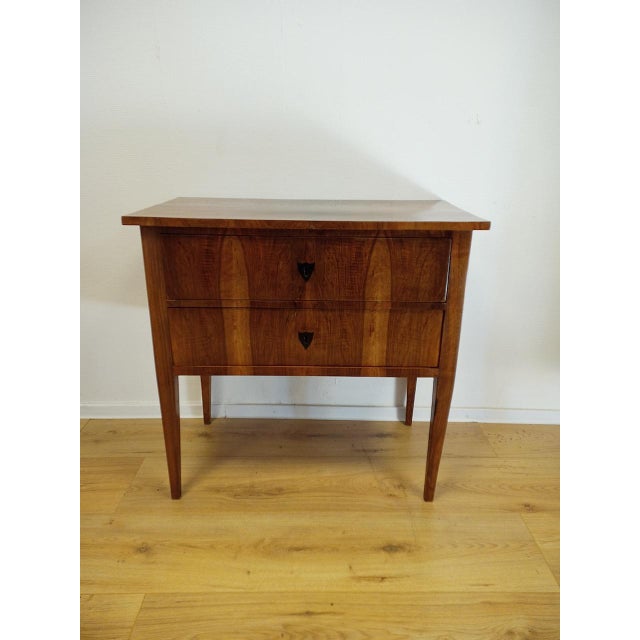 Small Biedermeier Chest of Drawers in Walnut Veneer, 1820 For Sale - Image 11 of 18