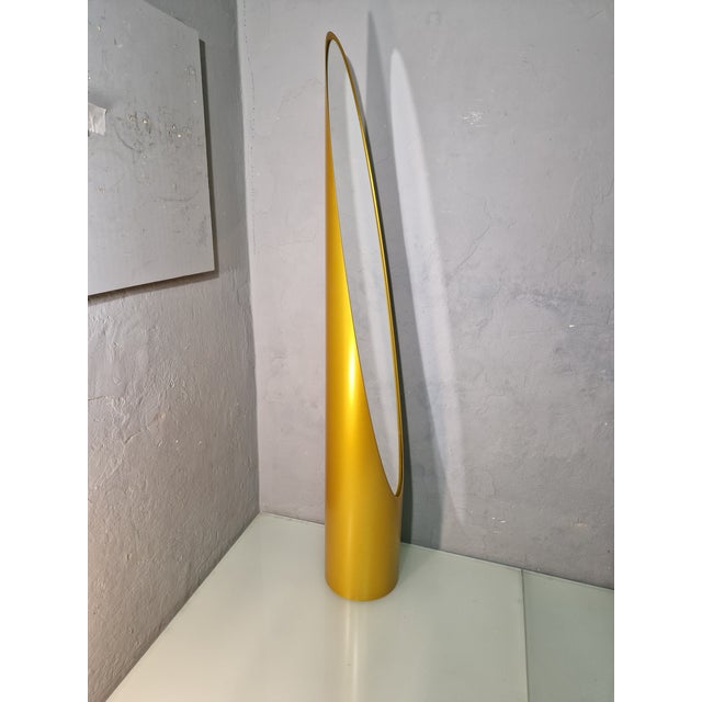 Mid-Century Modern Model Unghia Nail Lipstick Floor Mirror in Gold For Sale - Image 3 of 13