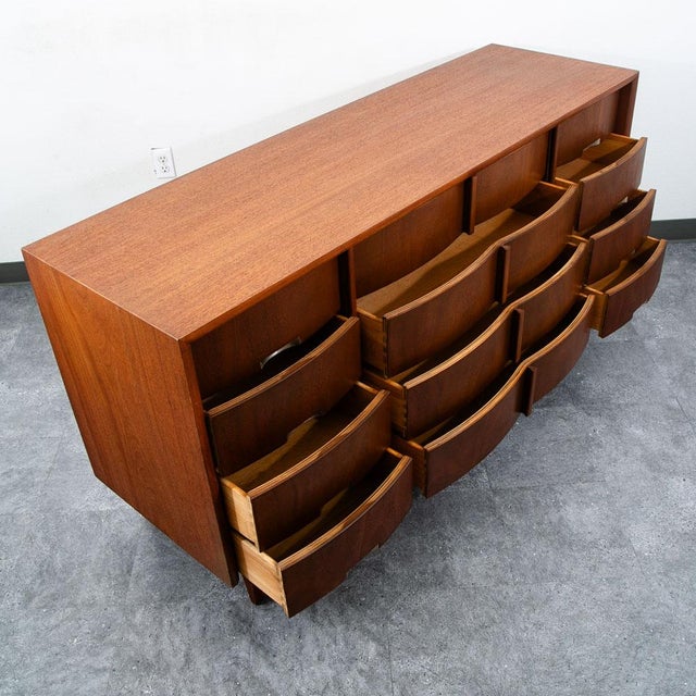 1960s Mid Century Modern Credenza Dresser Mahogany American Martinsville 12 Drawers For Sale - Image 10 of 11