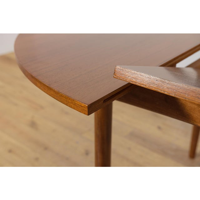 Wood Mid-Century Modern Round Extendable Dining Table in Teak from G-Plan, 1960s For Sale - Image 7 of 18