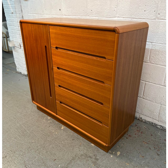 Mid-Century Teak Gentleman's Chest by the Sun Cabinet Co LTD For Sale In New York - Image 6 of 18