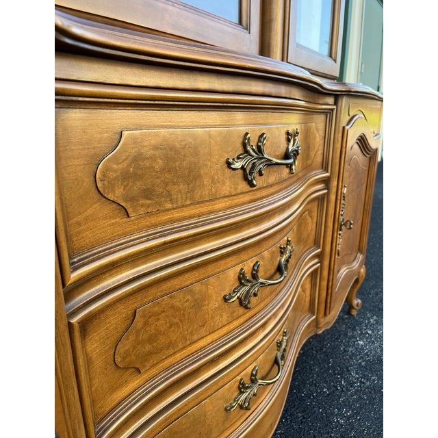 1980s Century Furniture French Country Illuminated China Cabinet For Sale - Image 6 of 12