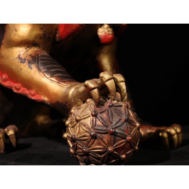 Monumental Pair of Vintage Gilt Bronze & Cinnabar Guardian Lions – Large Temple Foo Dogs For Sale - Image 11 of 12