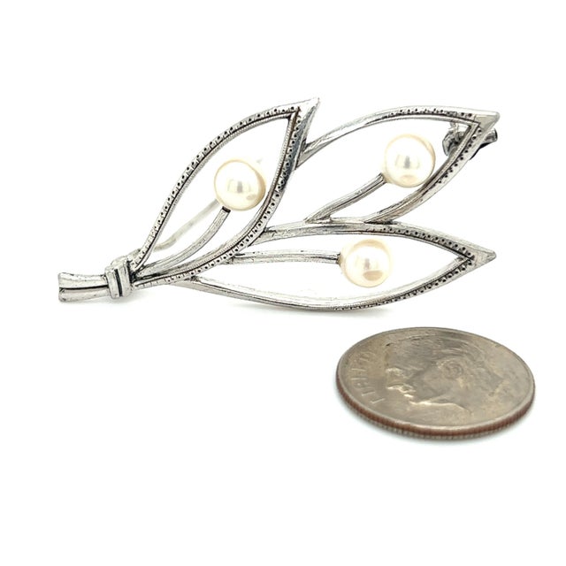 Mikimoto Estate Akoya Pearl Brooch Pin Sterling Silver 5.05 mm M279 This elegant Authentic Mikimoto Silver brooch has 3...