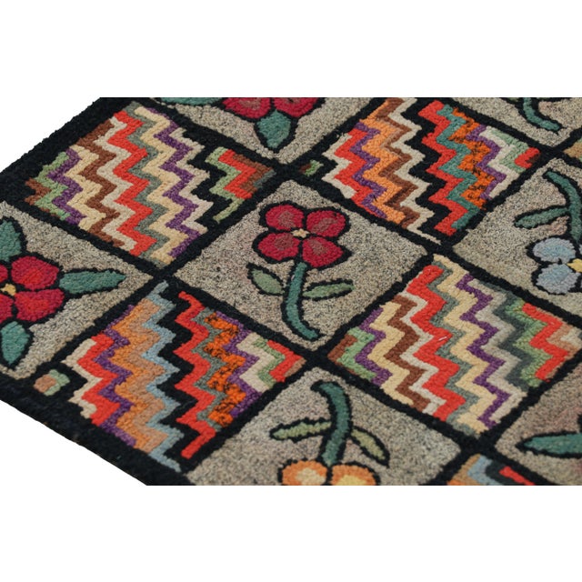 1920s Antique Hooked Rug in Gray With Floral Medallion & Patterns From Rug & Kilim For Sale - Image 5 of 6