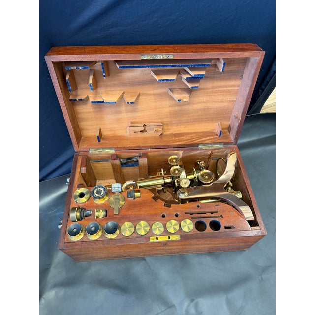 Victorian 19th-Century Henry Crouch London Brass Binocular Microscope No. 1400 With Fitted Mahogany Case For Sale - Image 3 of 3