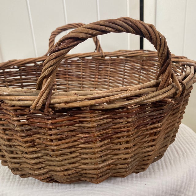 Brown Early 20th Century French-Style Woven Willow Round Gathering Basket For Sale - Image 8 of 12