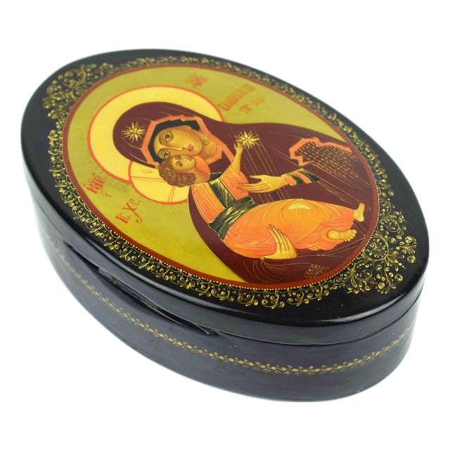 Mid 20th Century Hand-Painted Vladimir Mother of God Iconography Papier-Mâché Lacquer Trinket Box For Sale