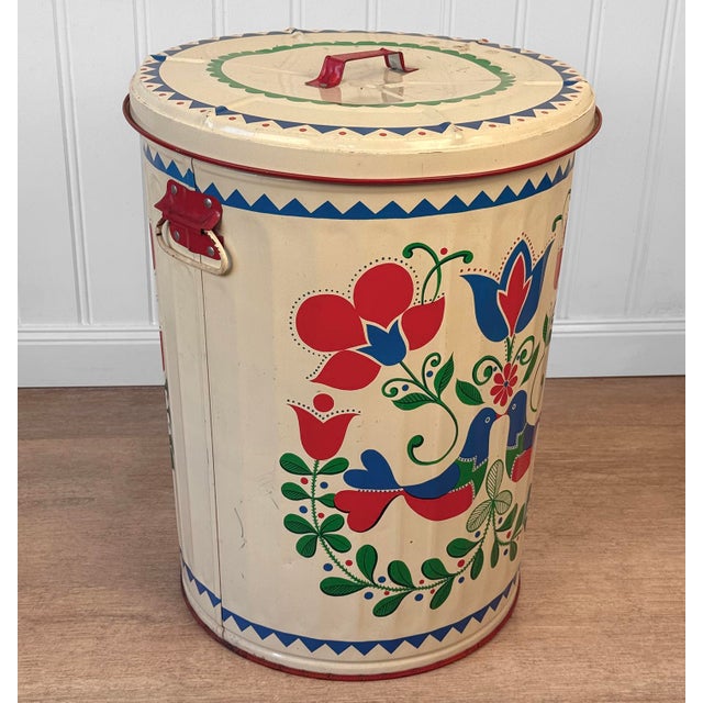 Vintage Farmhouse Pennsylvania Dutch Tin Waste Garbage Can W/ Lid For Sale - Image 6 of 13