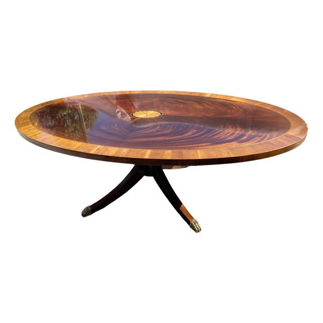 Vintage Hekman Furniture Oval Mahogany Georgian Style Coffee Table With Red Flame Finish For Sale