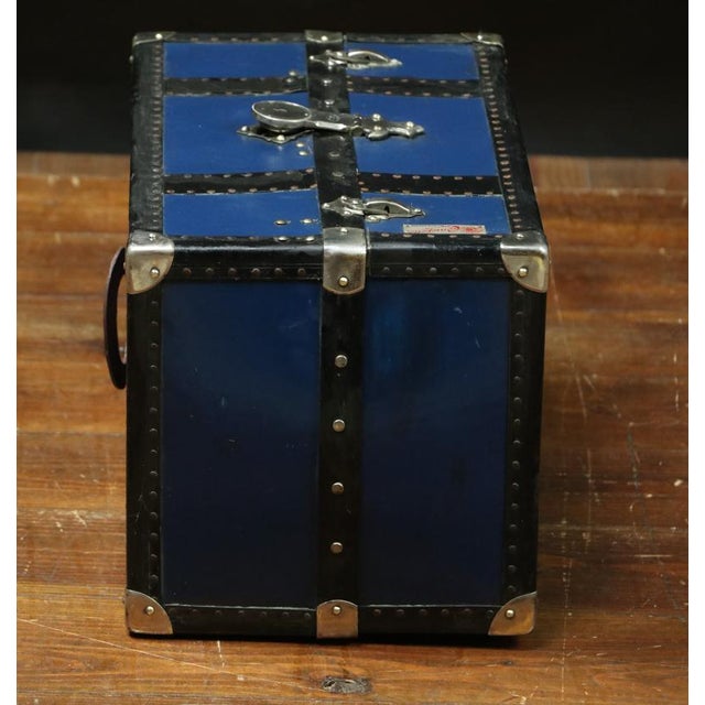 Blue Wardrobe Trunk for Dolls from the Cosmopolis Brand, 1920s For Sale - Image 3 of 10