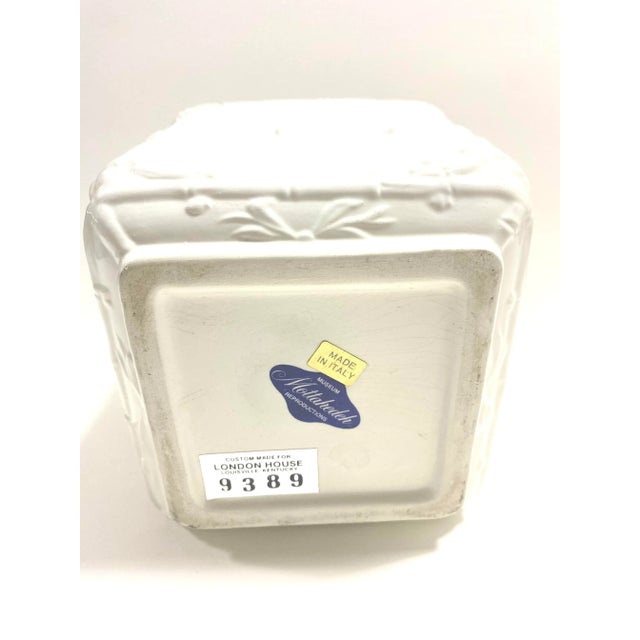 Cream Mottahedeh “Musee Des Arts” Blanc De Chine Chinoiserie Porcelain Planter Cachepot – Italian Made Relief Scene For Sale - Image 8 of 9