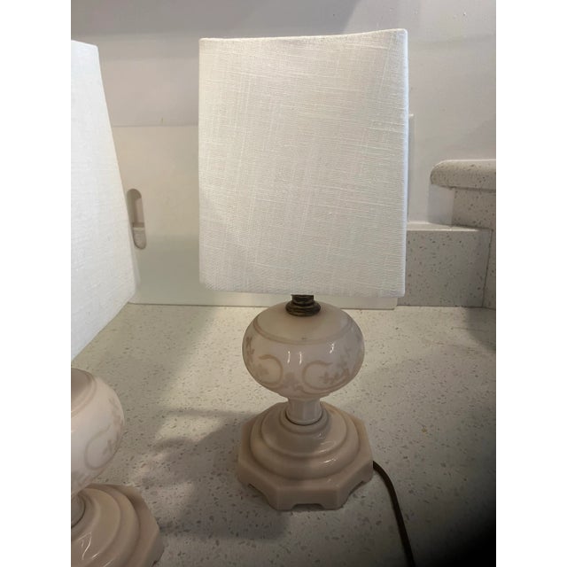 Antique White Pair of Jefferson Opalescent Glass Lamps From Early 1900s For Sale - Image 8 of 12