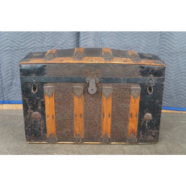 Antique American Victorian Floral Embossed Oak & Metal Dome Top Steamer Trunk For Sale - Image 11 of 14
