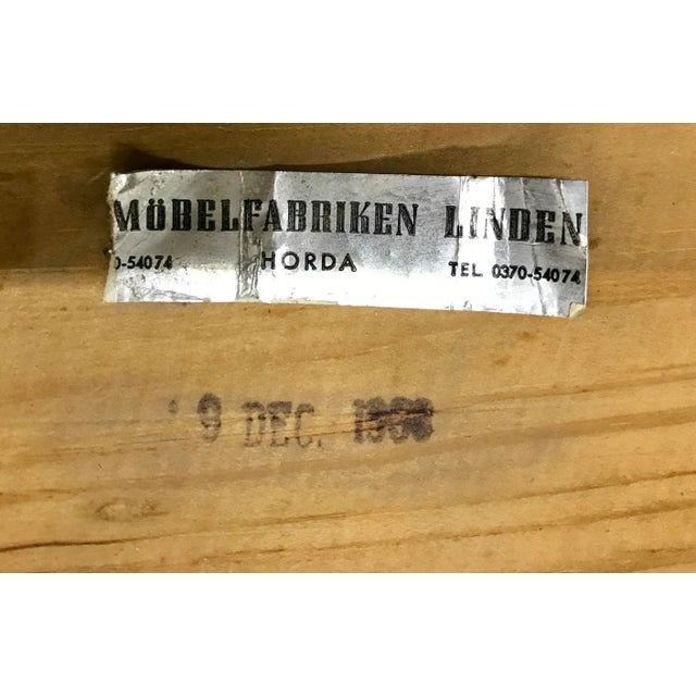 - Round walnut dining table from Möbelfabriken Linden Horda - Made around 1960 - Signed with a Swedish factory table with...