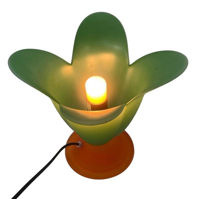 Glass Tullip Table Lamp in Green and Orange from Vandeheg, Netherlands For Sale - Image 4 of 6