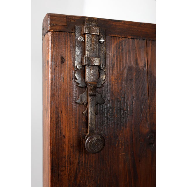 Mid 18th Century Frankfurt Wave Cabinet in Walnut, 1750s For Sale - Image 5 of 18