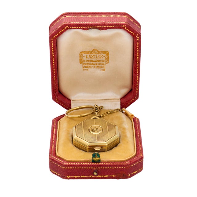This elegant Cartier Retro pill box is a refined example of mid-20th century luxury, crafted in rich 14k yellow gold and...
