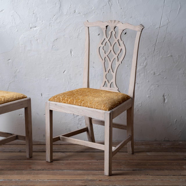 A Similar Pair of English Chippendale Side Chairs, c.1760 For Sale - Image 4 of 15