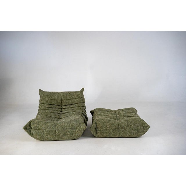 Ligne Roset Set of Togo Lounge Chair and Ottoman in Mocha Loop Fabric by Michel Ducaroy for Ligne Roset, 1973 For Sale - Image 4 of 18