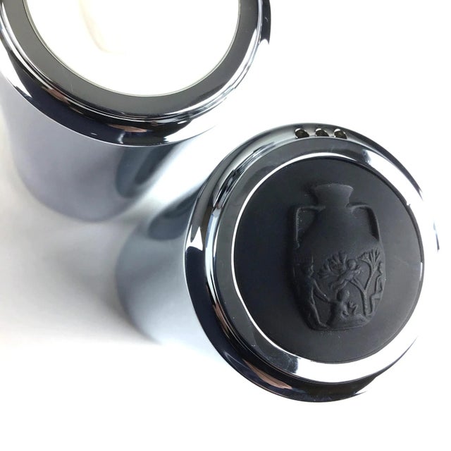 2000 - 2009 Wedgwood England Silver Plate Salt & Pepper Set - a Pair For Sale - Image 5 of 10