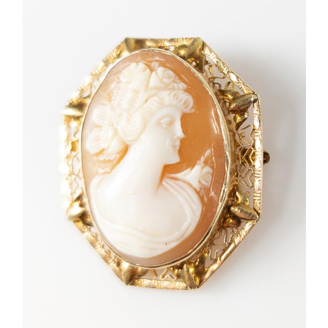 Victorian Early 20th Century Victorian Style Carved Shell Cameo Brooch Pin Pendant in 14k Gold Setting For Sale - Image 3 of 9