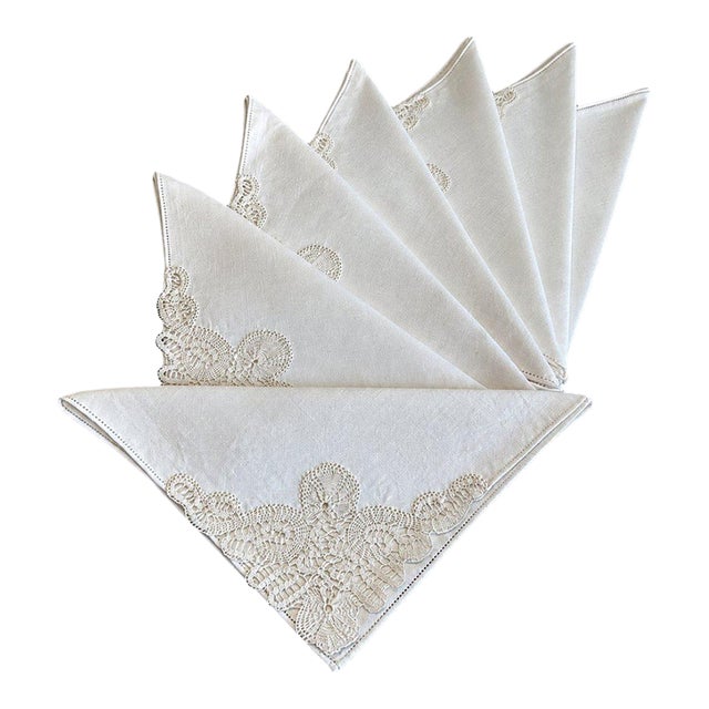Elegant Vintage Linen Napkins Lace Corner Set of 7 For Sale