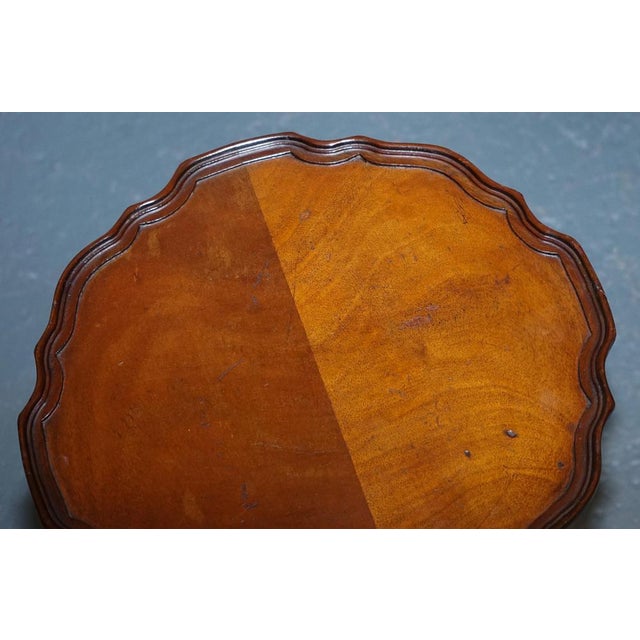 Antique Hardwood Scalloped Edge Top Side Table on Tripod Feet, 1930 For Sale - Image 6 of 10