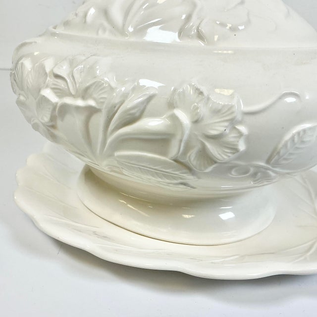 Mid-Century Hollywood Regency Coastal Cream Ware Iris Motif Ironstone Soup Tureen - 3 Piece Set For Sale - Image 10 of 18