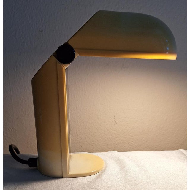 1970s Vintage German Table Lamp in Yellowed Plastic by Brilliant, 1970s For Sale - Image 5 of 8