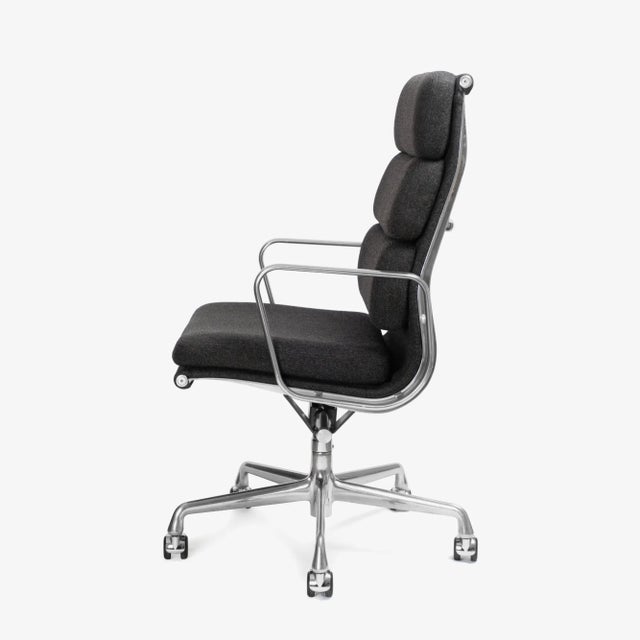 Mid-Century Modern Eames Soft Pad Executive Chairs in Maharam Wool Flannel by Charles & Ray Eames for Herman Miller For Sale - Image 3 of 11