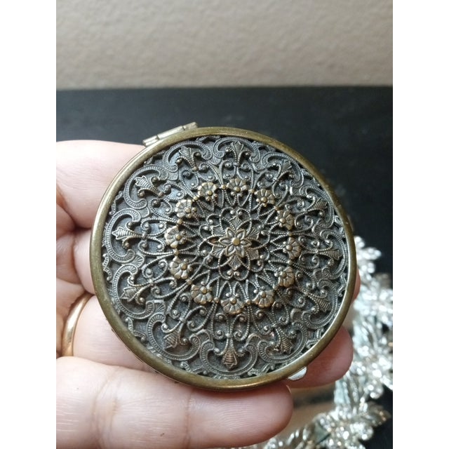 Gray 1930 Evans Sterling Silver Ornate Filigree Powder Compact Case For Sale - Image 8 of 8