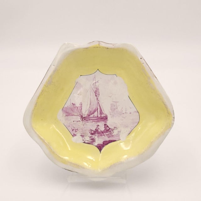 Ceramic Set of Three Lozenge Shaped Dishes, Continental, Circa 1780 For Sale - Image 7 of 8