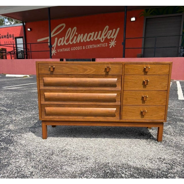 Restored in full, this Edward Wormley for Dunbar dresser features eight dovetail drawers crafted from walnut, rosewood...
