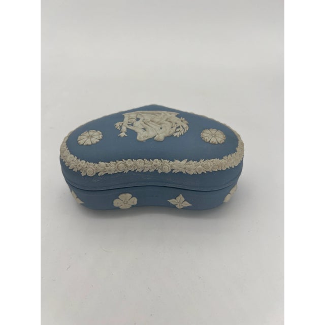 1970s Vintage Wedgewood Jasperware Blue Heart Shaped Box For Sale - Image 5 of 12