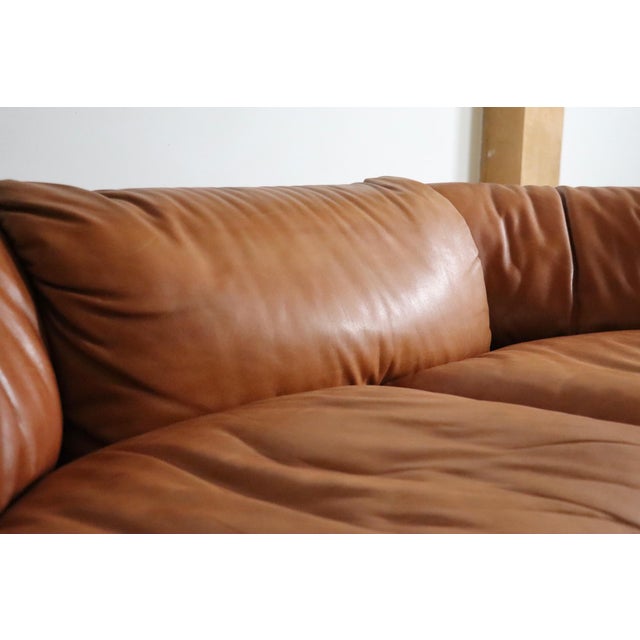 Confidential Sofa in Cognac Leather by Alberto Rosselli for Saporiti, Italy, 1970s For Sale - Image 3 of 10