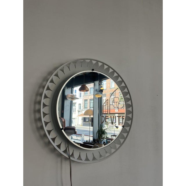 This iconic vintage mirror by the quality German brand Hillebrand combines functional design with atmospheric lighting....