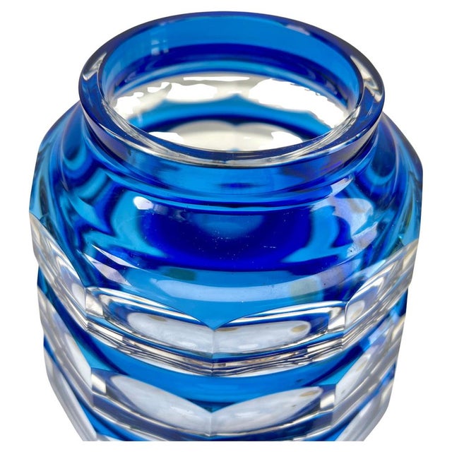 1930s Cobalt Pique Fleurs Vase in Crystal Cut-to-Clear with Grille from Val Saint Lambert, 1935 For Sale - Image 5 of 9