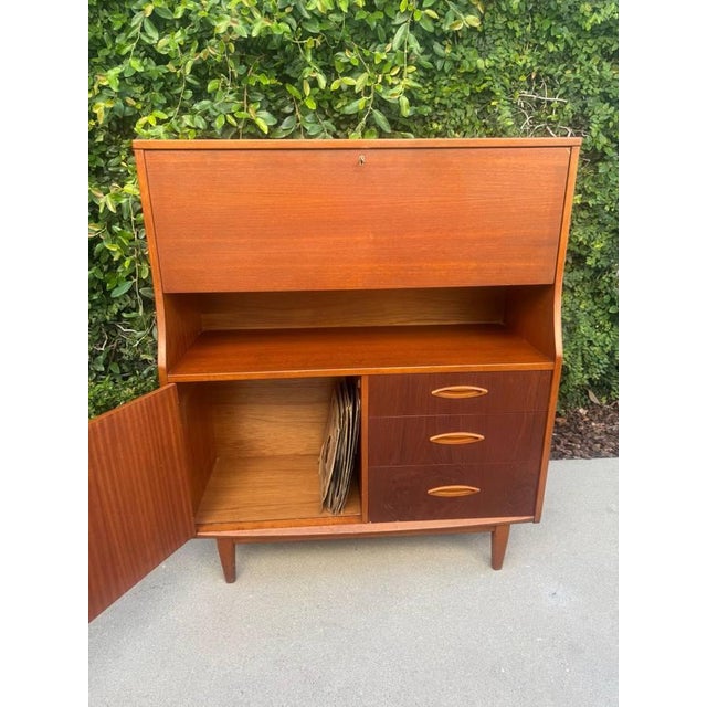 Mid Century Modern Jentique Secretary/ Writing Desk/ Bureau 1960s For Sale In Los Angeles - Image 6 of 11