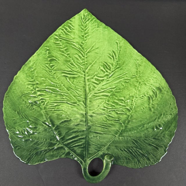 Farmhouse Italian Majolica Green Leaf Ceramic Platter For Sale - Image 3 of 7