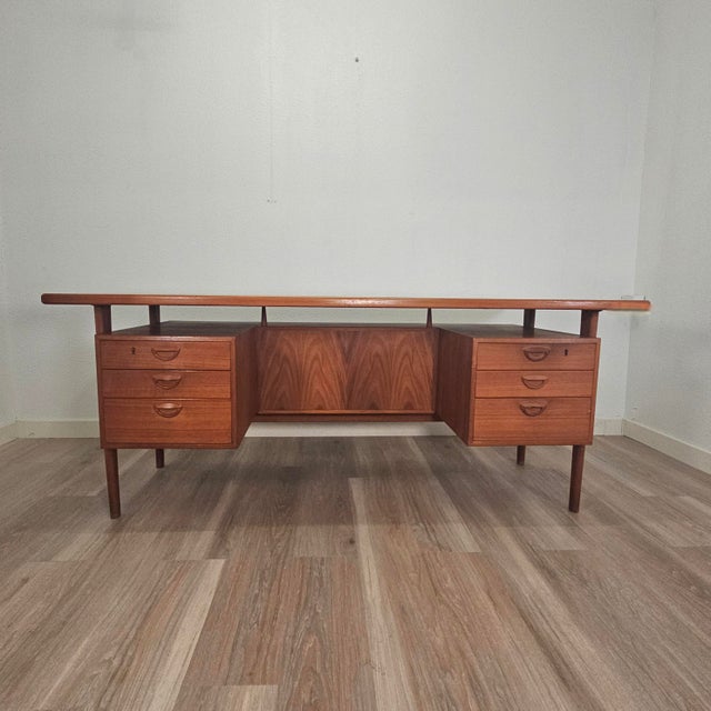 Mid-Century Modern Attributed Kai Kristiansen Model 58 Danish Modern Floating Executive Desk 70" For Sale - Image 3 of 18
