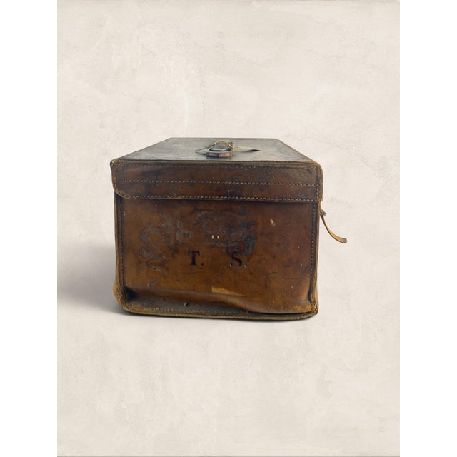 1900 - 1909 Antique English Leather Hat Box With Red Silk Interior & “t.s.” Initials For Sale - Image 5 of 8