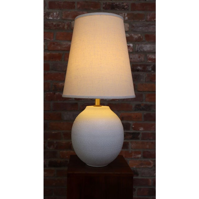Metal Vintage White Stippled Ceramic Orb Table Lamp by Lee Rosen for Design Technics For Sale - Image 7 of 16