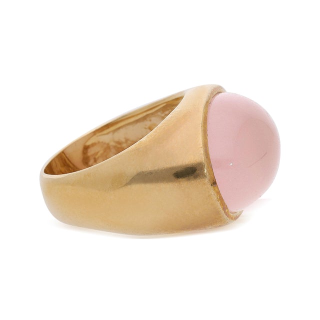 16 Carat Oval Pink Quartz Cabochon 14k Yellow Gold Vintage Dome Bold Signet Ring, Size 7 For Sale - Image 4 of 6